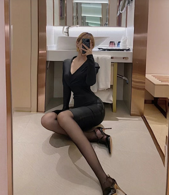 浙江杭州清纯出水高质量模特B粉又紧疯狂中出爆艹